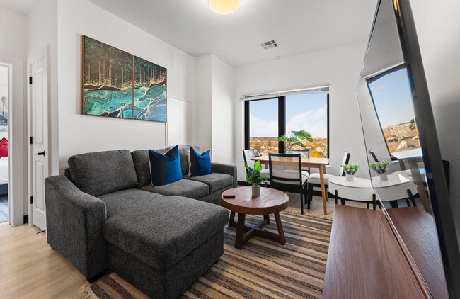 Photo - 600 Broadway-SI ID1240311P Unit SI ID1240311P