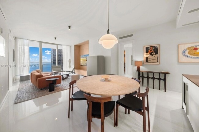 Building Photo - 300 Biscayne Blvd Way Unit 3005W