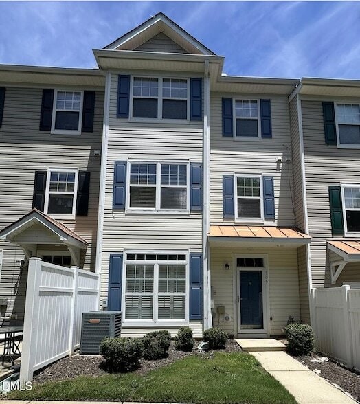 Building Photo - 2210 Valley Edge Dr