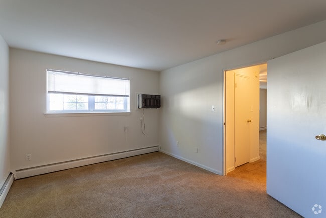 Bedroom - Cedarwood Apartments