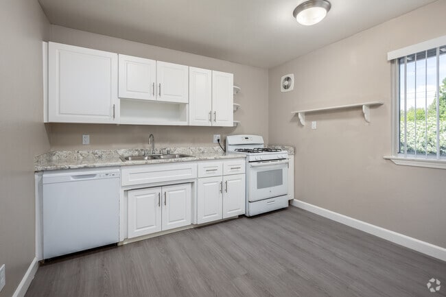 2BR, 1BA - 870SF - Kitchen - Sunridge Apartments
