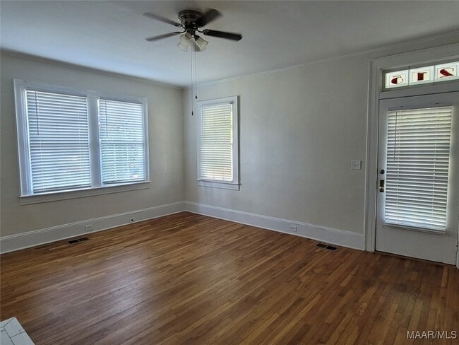 Photo - 215 N Lewis St