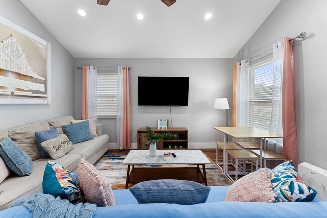 Photo - 511 N Racine St Unit ID1268431P