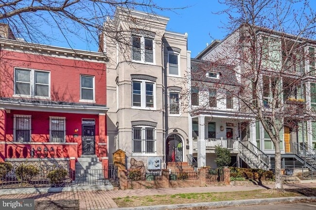 Photo - 504 L St NE