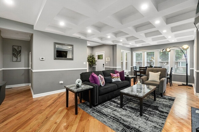 Building Photo - 8128 S King Dr Unit ID1298094P