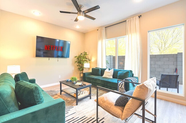 Building Photo - 16601 N Parkview Pl Unit ID1335739P