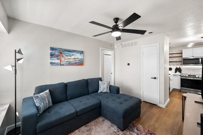 Building Photo - 1700 Crestpoint Dr Unit ID1301592P