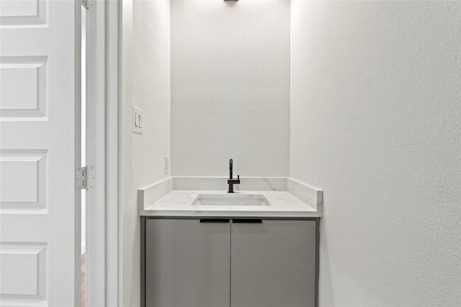 Photo - 420 N Moore St