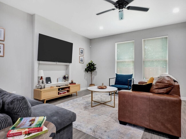 Photo - 721 Perry Ave Unit ID1324866P