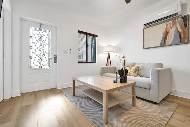 Photo - 333 Walnut St Unit ID1312658P