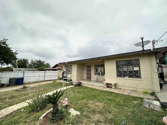 Photo - 3212 Pecan St
