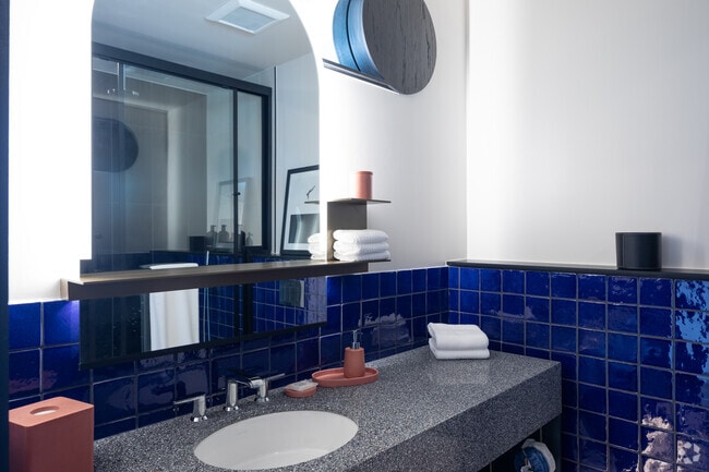 0BR, 1BA - 330SF - Catbird Hotel Rentals