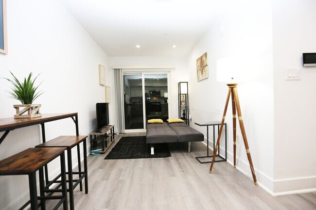 Photo - 910 Webster St NW Unit SI ID1573087P