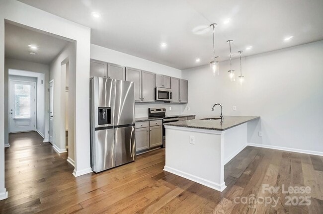 Photo - 7014 Fairmile Run