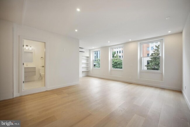 Photo - 1329 Connecticut Ave NW Unit 201