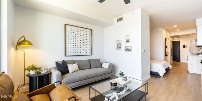 Photo - 817 N 6th St Unit S4