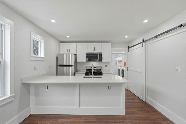 Building Photo - 18 Ronan St Unit 3