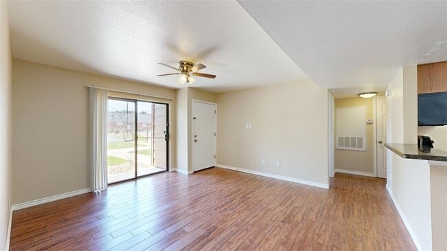 Photo - 904 University Oaks Blvd Unit 97