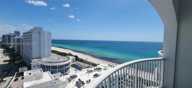 Building Photo - 5401 Collins Ave Unit 1513