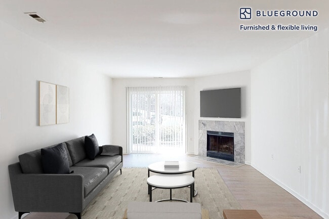 Building Photo - 5441 Columbia Rd Unit FL1-ID8354A