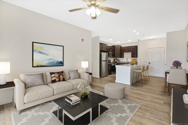 Building Photo - 280 Salmon Brook St Unit 4313