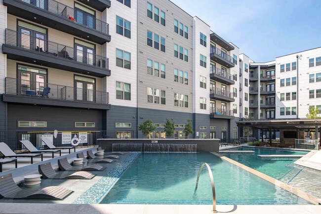 Building Photo - The Huntley