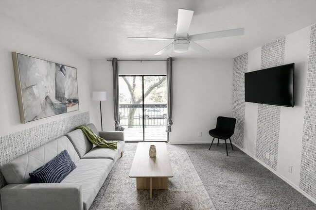 Photo - 1002 Clayton Ln Unit SI ID1507059P