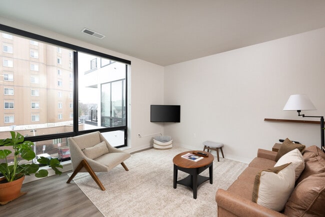 Building Photo - 1632 N Franklin Pl Unit ID1379008P