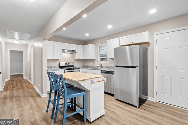 Photo - 1799 Shirley St SW