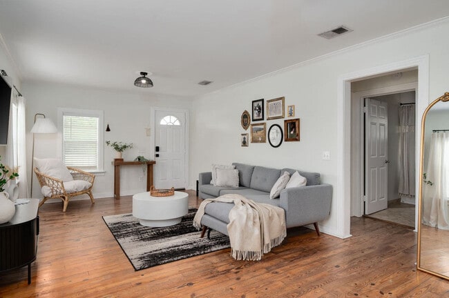 Building Photo - 1307 Formosa Ave Unit ID1250011P