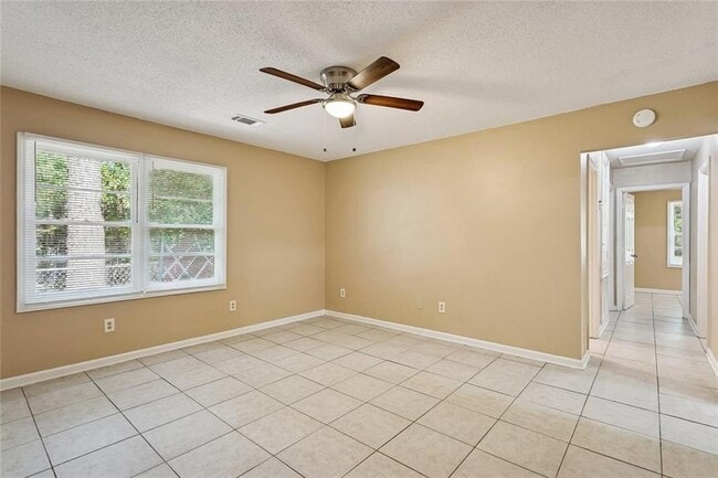 Photo - 834 Pinetree Street