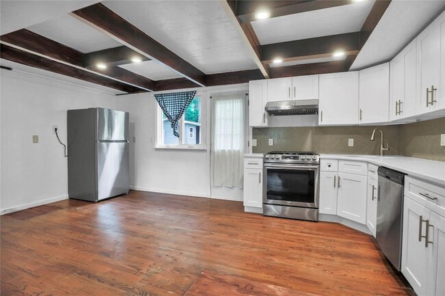 347 Old Town Rd Rental East Setauket - Image