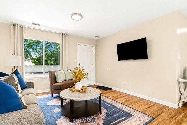 Building Photo - 18459 Sharon Ln Unit SI ID1032344P