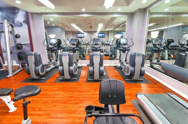 Photo - 320 23rd St S Unit FL14-ID1022516P