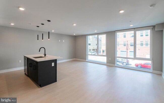 Building Photo - 6604 Ridge Ave Unit 306