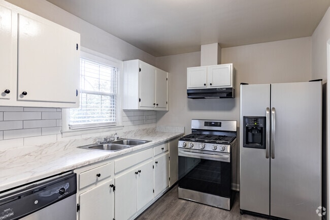 2BR, 1BA - 800SF Kitchen - Drew Valley Townhomes