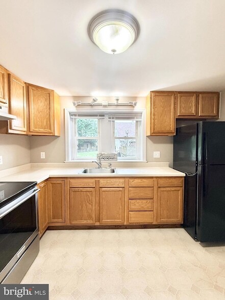 Photo - 735 Fisher Ave