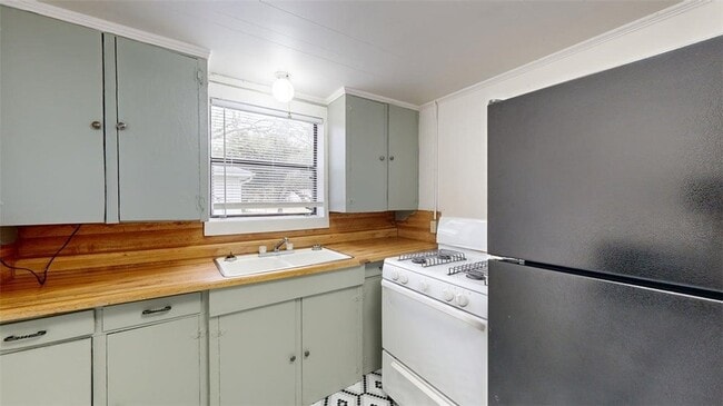 Photo - 303 Montclair Ave