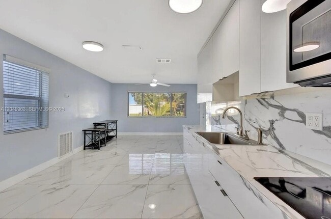 Photo - 1008 Elm Rd