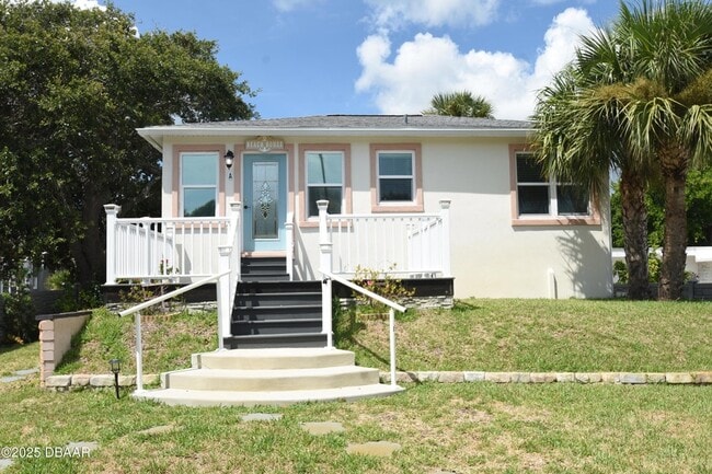 Building Photo - 403 N Oleander Ave