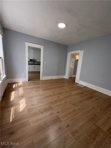 Photo - 946 E 79th St Unit 1