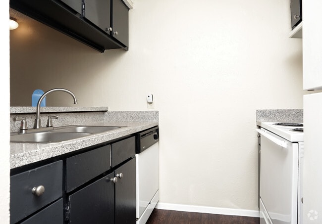 1BR,1BA-646sft - Park on Greenville