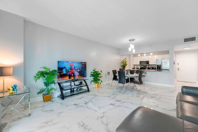 Photo - 1 SE 12th St Unit FL42-ID1022233P