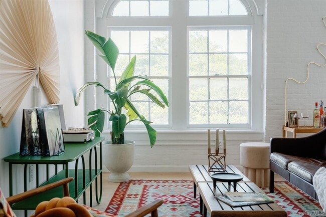 Building Photo - 155 S River St Unit 1A