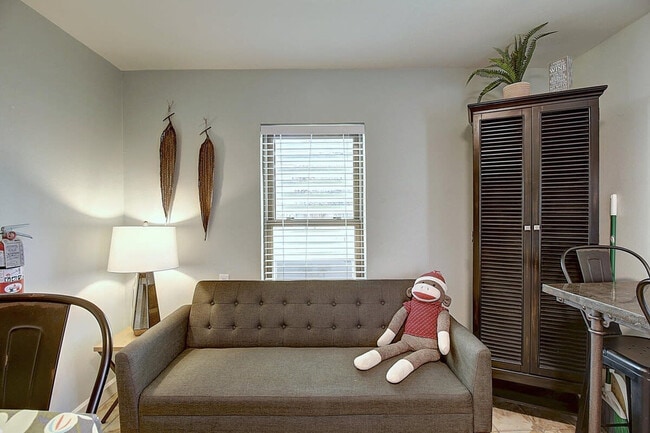 Photo - 134 N Alister St Unit SI ID1023222P