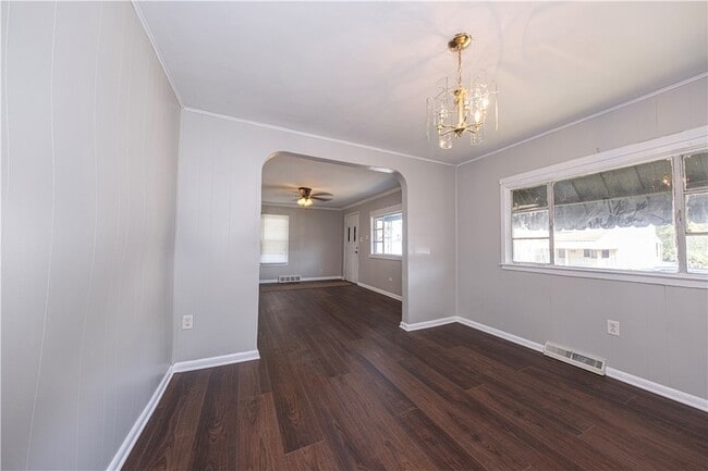 Photo - 741 Griffith St