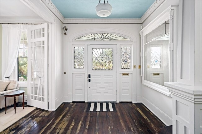 Photo - 1112 Broadway Avenue J