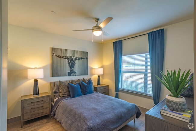 1BR, 1BA - 780SF - Broadvue Apartments