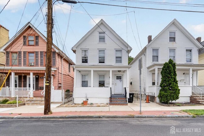 Building Photo - 70 Pershing Ave Unit 2