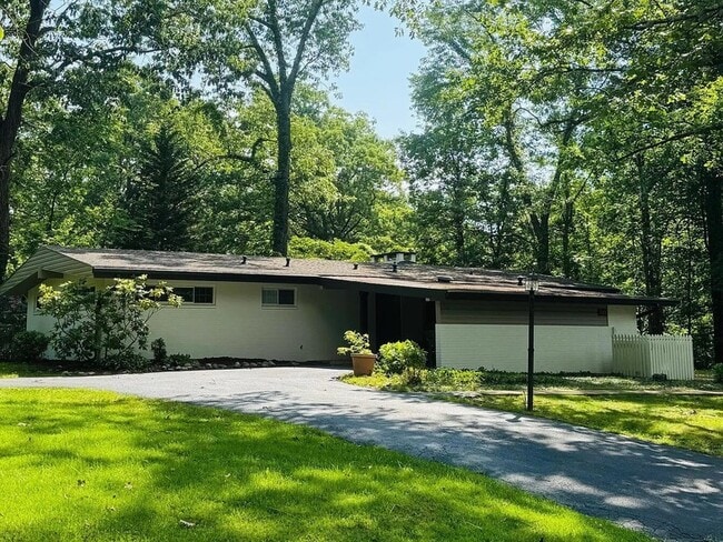 Building Photo - 203 Hathaway Dr